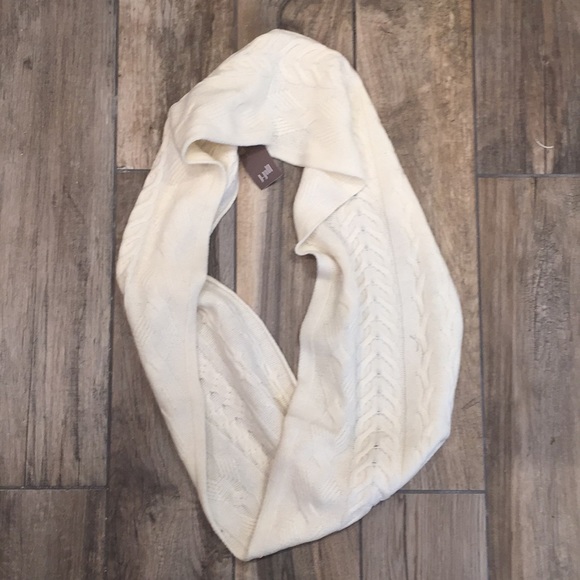 🧣 NWT J.Jill Infinity Cream Cable Knit Scarf 🧣 - Picture 5 of 5